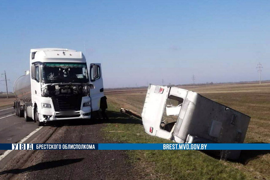 Прицеп отцепился и врезался в грузовик — ДТП в Кобринском районе 