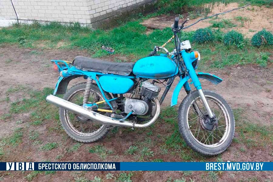 В Кобринском районе пьяный водитель опрокинул мотоцикл — пьяный пассажир получил тяжкие телесные. Приговор суда