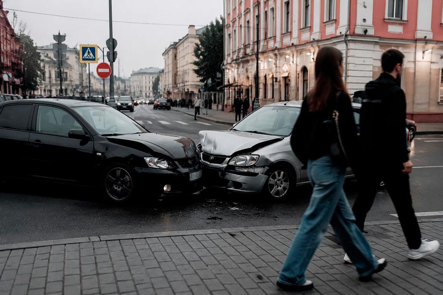 Штраф до 1000 базовых или срок: что грозит очевидцам ДТП в Беларуси, которые прошли мимо