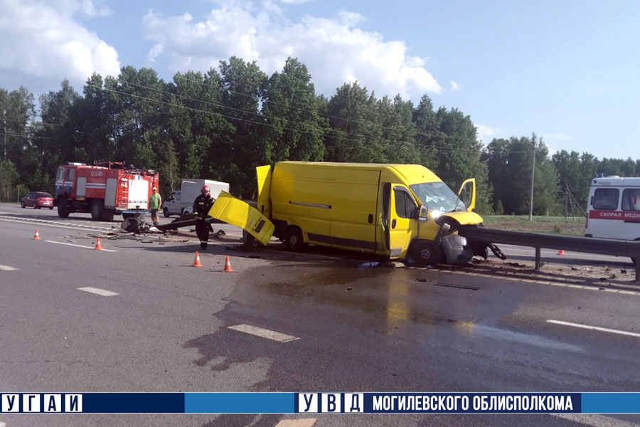 Водитель из Кобрина въехал на трассе М-5 в дорожное ограждение и погиб