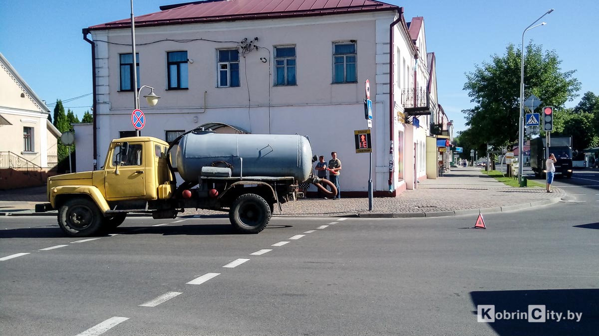 28 мая в Кобрине на светофоре грузовик сбил пожилую женщину