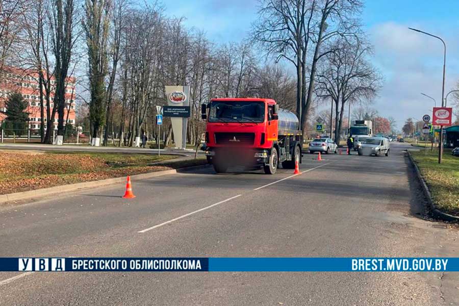 В Кобрине «МАЗ» на переходе насмерть сбил женщину с велосипедом в руках: водителю вынесен приговор 