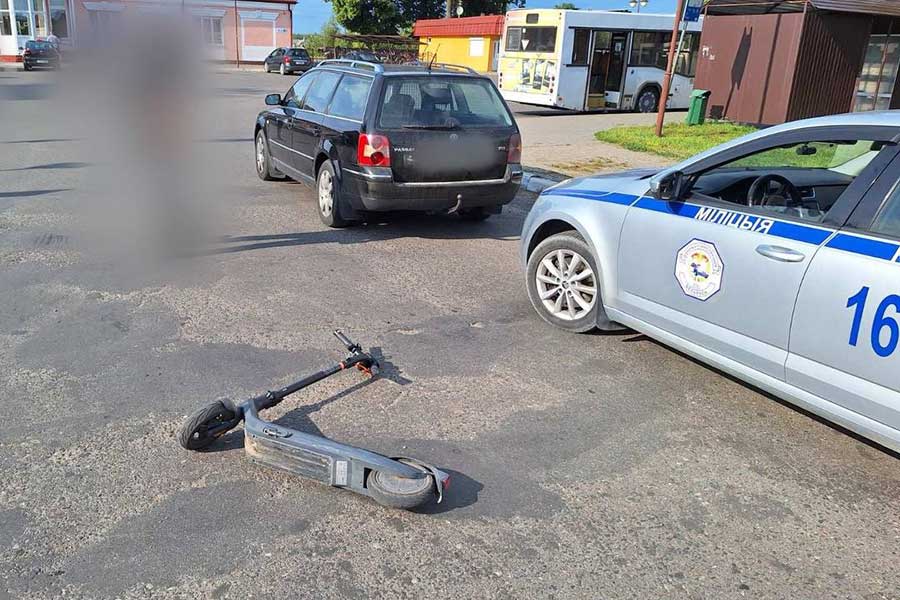 В Кобрине женщину на электросамокате сбил «Фольксваген» — пострадавшую доставили в больницу