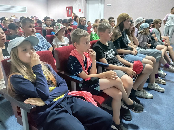 Дети в лагере «Волна» на один день стали спасателями