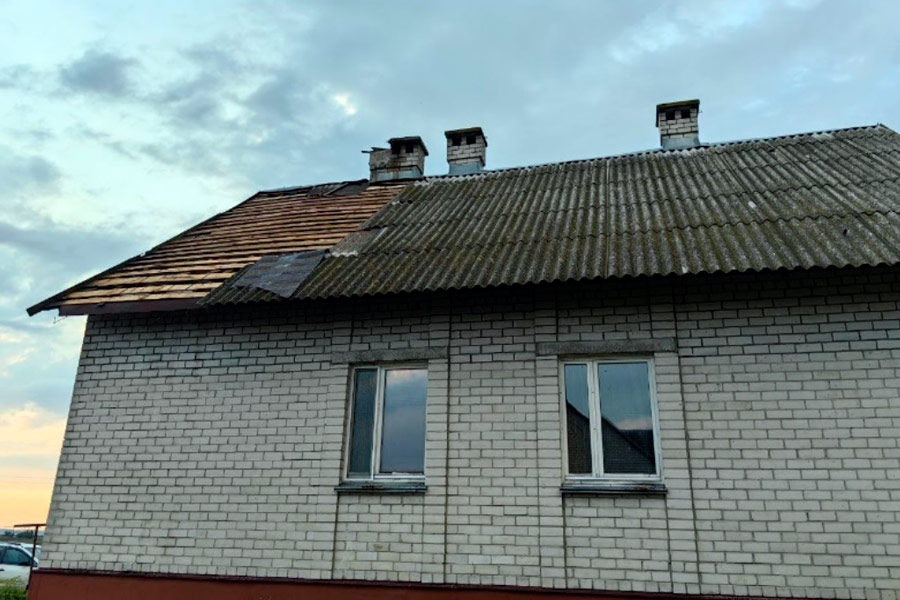 Деревья падали на дороги, повреждены кровли 11 домов: последствия непогоды на Брестчине и рекомендации МЧС