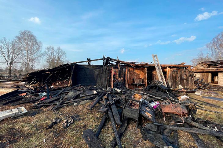 17 марта в деревне Бельск Кобринского района произошел пожар: огонь повредил 2 строения