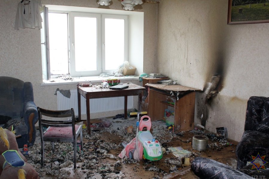 Шалость с огнем привела к пожару в квартире — мама четверых детей в это время была пьяна