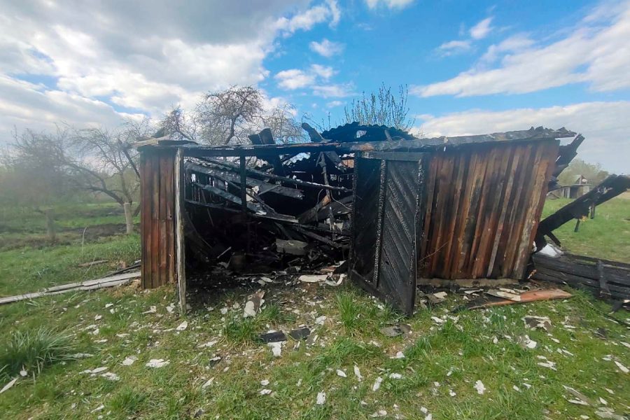 Пожар в Дивине — сгорела хозпостройка
