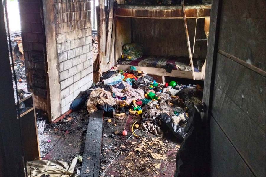 Две маленькие девочки погибли на пожаре в Каменецком районе – детей оставили дома одних