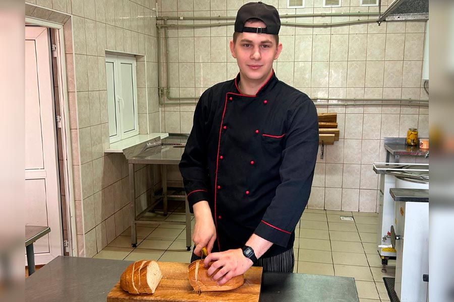 Пограничник и шеф-повар в одном лице: кобринчанин Максим Магдысюк превращает обеды на заставе в кулинарные шедевры