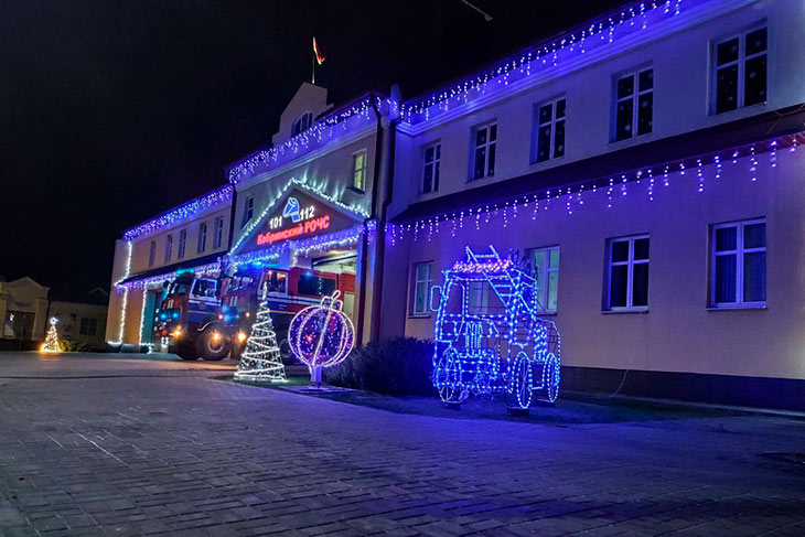 Кобринский РОЧС участвует в конкурсе на лучшее новогоднее оформление пожарных частей. Смотрим и голосуем