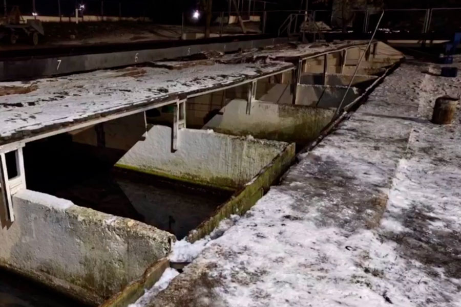 Поскользнулся, упал в бетонный садок и утонул: ледяная вода унесла жизнь 58-летнего работника рыбхоза