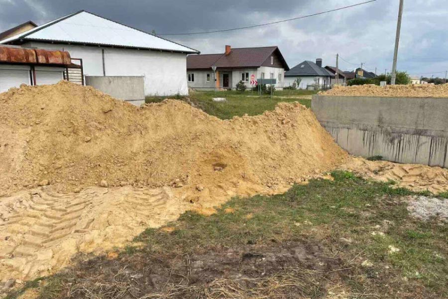В привозном песке при строительстве дома нашли артиллерийский снаряд