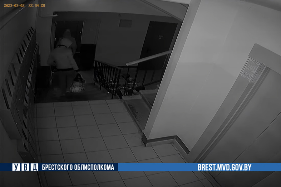 21 банку «закаток» украли из подъезда жители Кобринского района и Барановичей – возбуждено уголовное дело