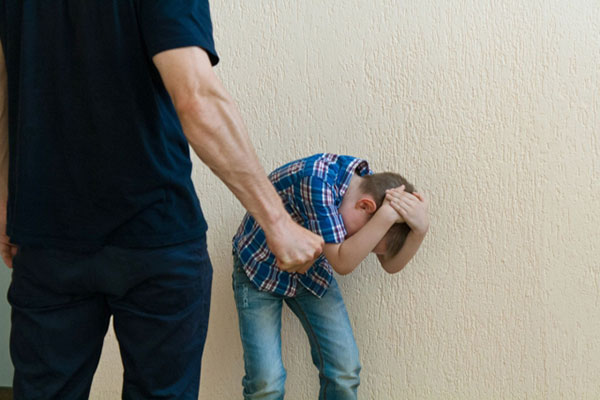 Житель Бреста избил 10-летнего сына за плохие оценки. Возбуждено уголовное дело