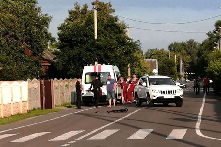 На улице Гастелло в Кобрине произошло ДТП с ребенком на самокате — никто не пострадал
