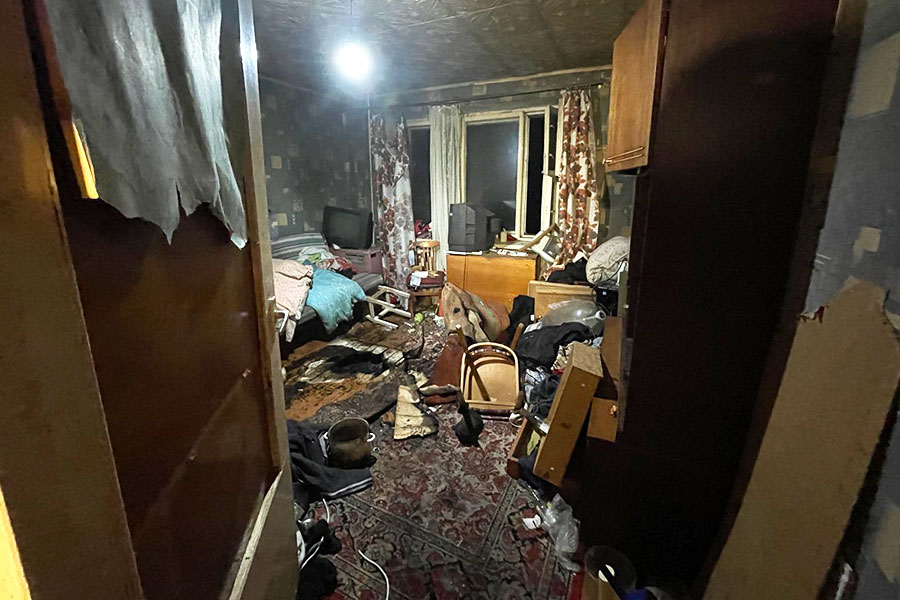 В ночь на 17 ноября в Кобрине спасали хозяина горевшей однушки в пятиэтажном жилом доме (Видео)