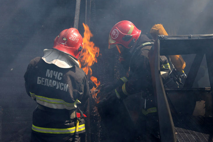 Большой пожар случился в Кобринском районе — в Повитье горел жилой дом