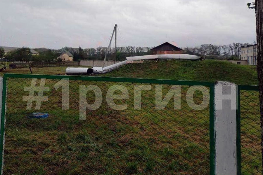 В Кобринском районе из-за непогоды рухнула водонапорная башня в деревне Еремичи