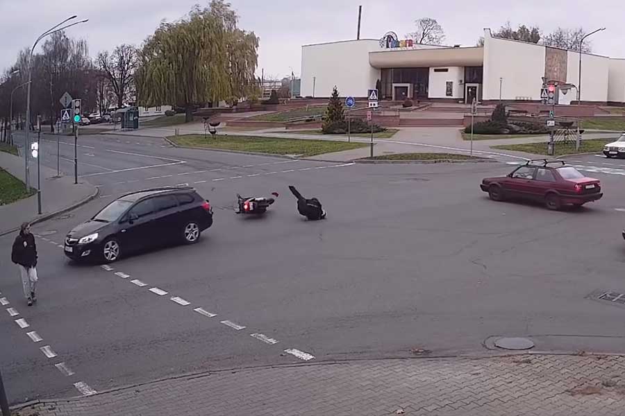 6 ноября в Кобрине на перекрёстке улиц Пушкина и Дзержинского сбили скутериста. Подробности