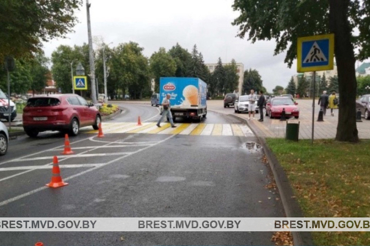 В Кобрине грузовик с мороженым сбил пенсионерку