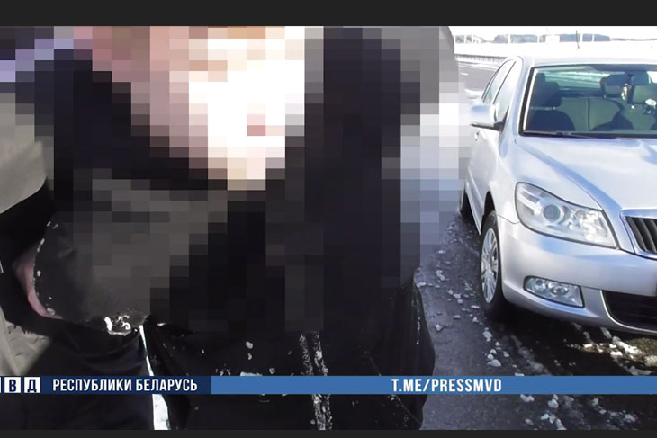 В Кобринском районе задержали 20-летних курьеров с крупной партией наркотиков