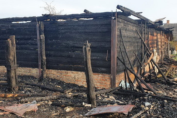 Днем 4 октября в деревне Болота Кобринского района горела хозпостройка