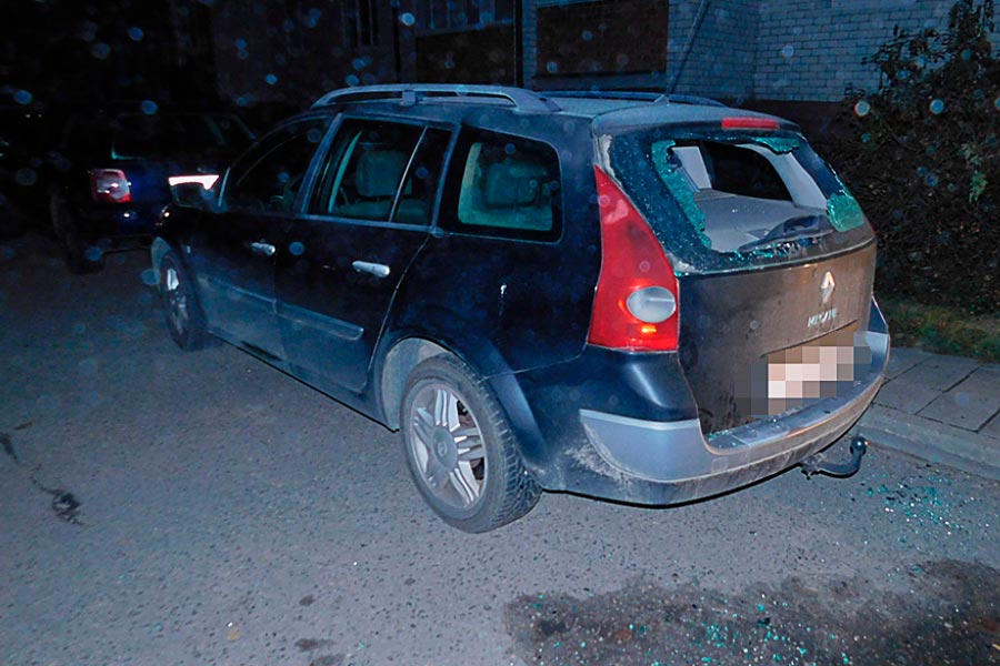 В Кобрине нетрезвый мужчина разбил 3 автомобиля: не справился с приступом агрессии