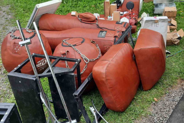 В Кобрине из спортивного зала похитили инвентарь и имущество