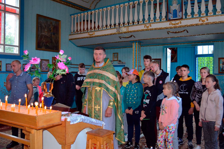 Отдых для души: на территории церкви в деревне Бородичи был организован детский православный спортивный лагерь