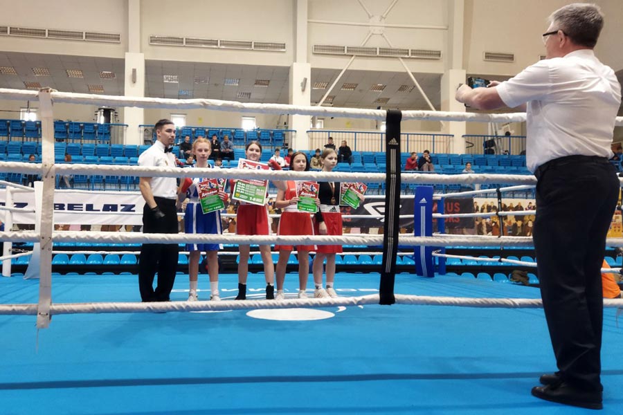Боксеры из Кобрина завоевали золото и серебро первенства Беларуси среди юниоров