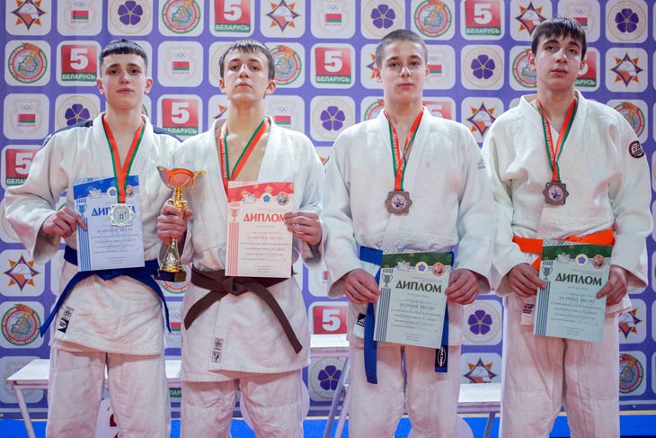 onischuk pervuj sleva 200125