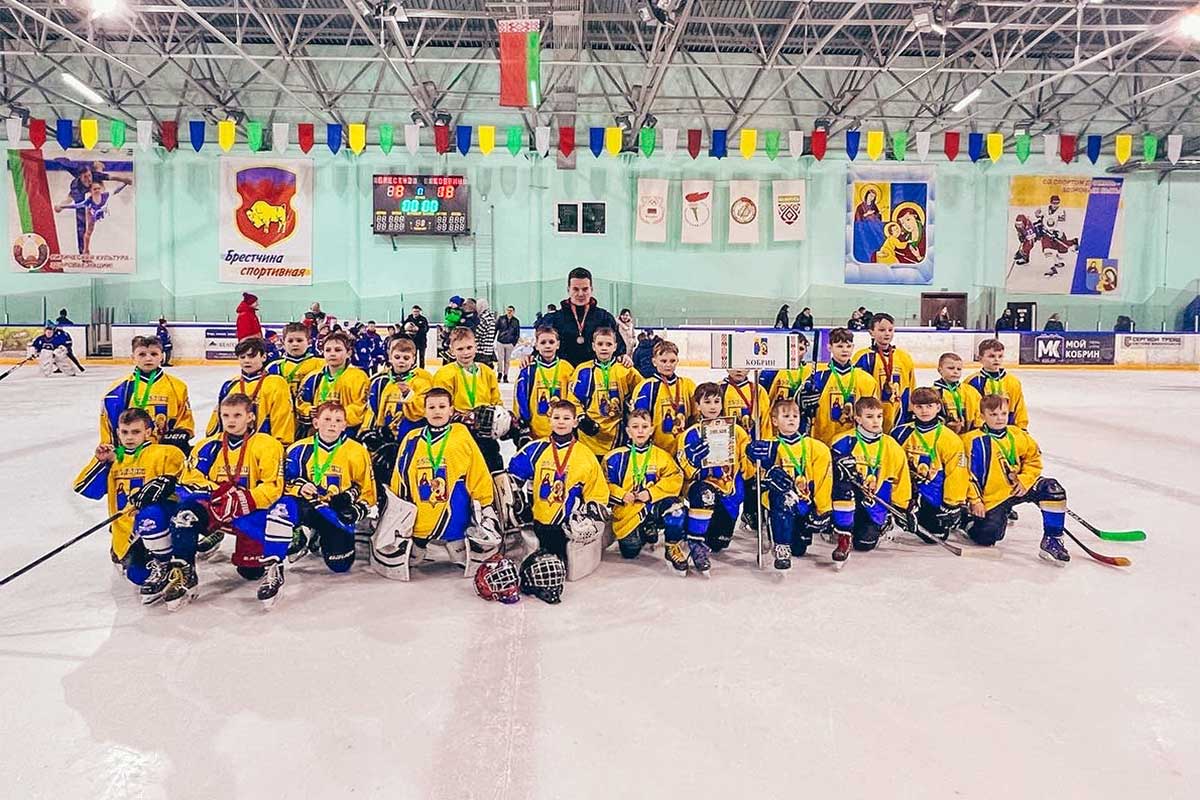 Хоккей в городе: Кобринские мальчишки заняли 3 место на первенстве Брестской области