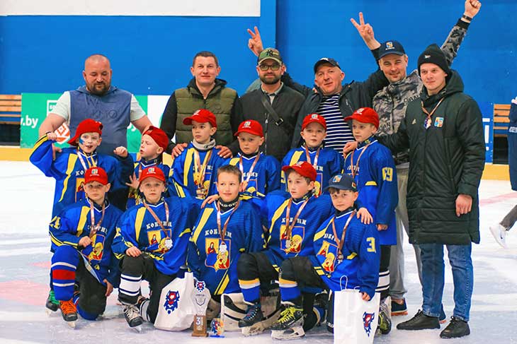 Бронзу международного турнира Zubr Cup взяли юные хоккеисты из Кобрина