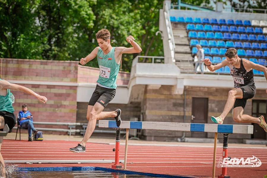 Легкоатлет из Кобрина завоевал золото и выполнил норматив кандидата в мастера спорта на областных соревнованиях