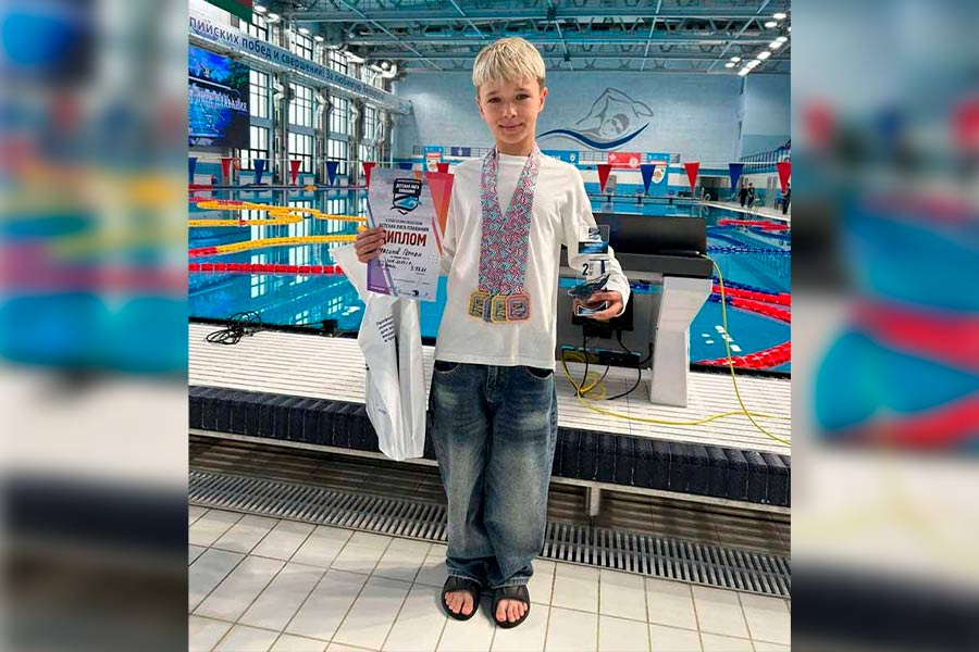 4 медали, кубок и взрослый разряд: 9-летний Герман Герасимов из Кобрина покорил «Детскую лигу плавания» в Могилеве