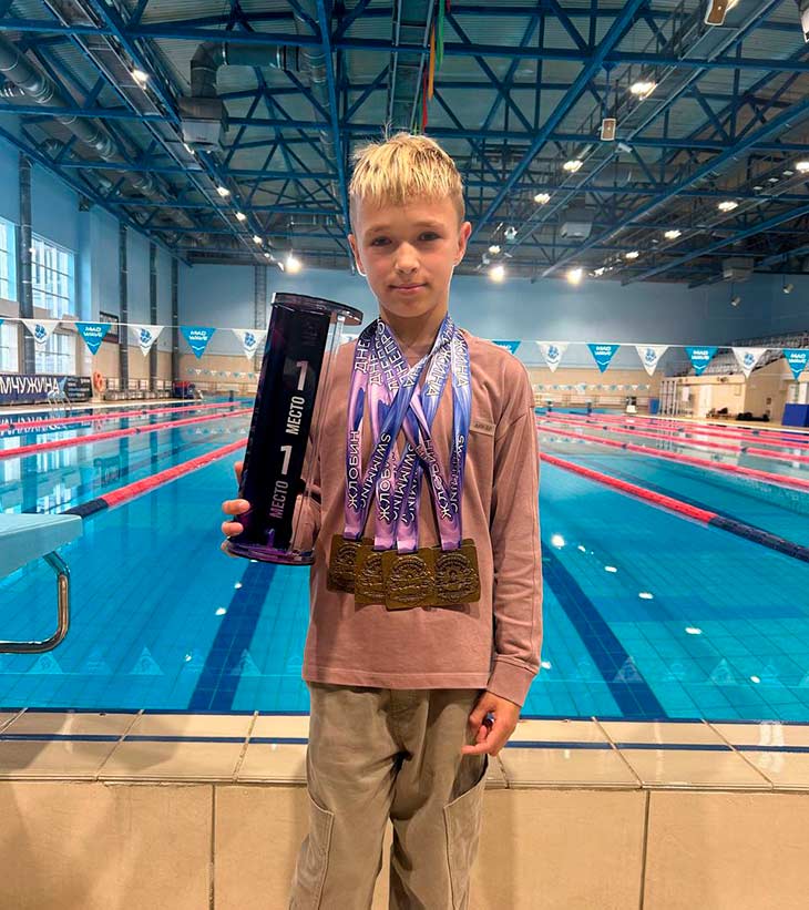 В копилке 9-летнего пловца из Кобрина уже три чемпионских титула и более 50-ти медалей