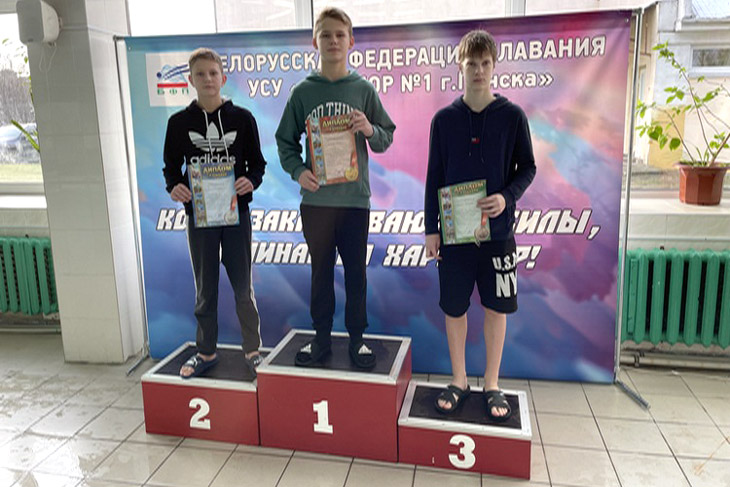 Кобринские спортсмены завоевали множество призовых мест на открытом зимнем чемпионате по плаванию в Пинске