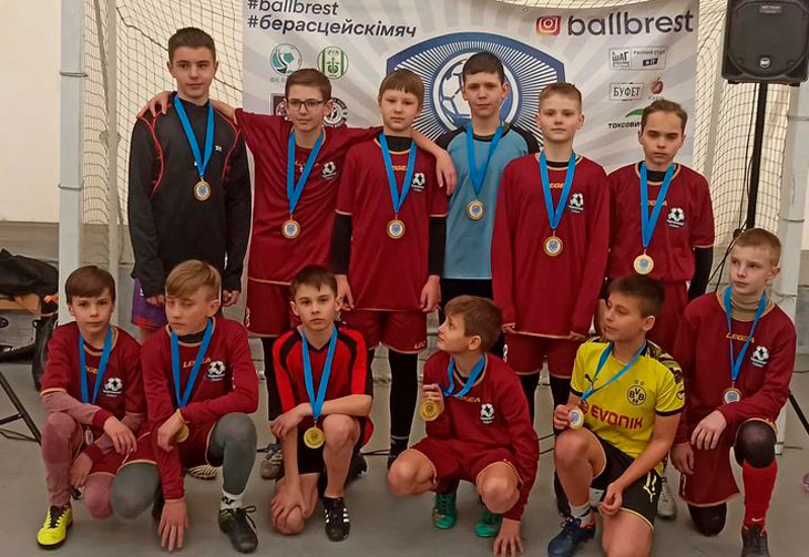 Футболисты ДЮСШ «Радонежское» стали бронзовыми призёрами чемпионата «Берасцейскі мяч 2022/23»