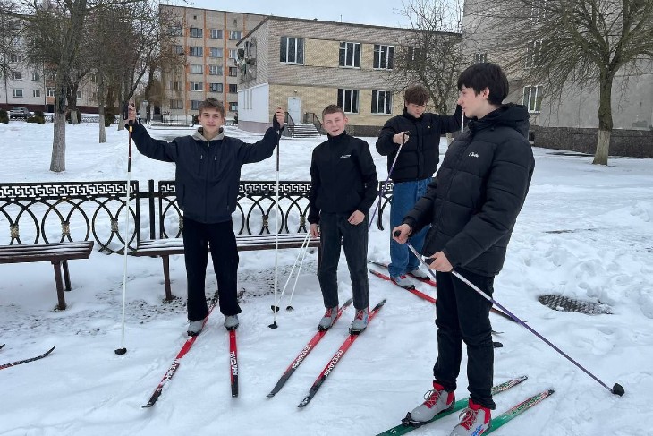 7 февраля в Кобрине прошли соревнования по лыжным гонкам среди молодёжи района