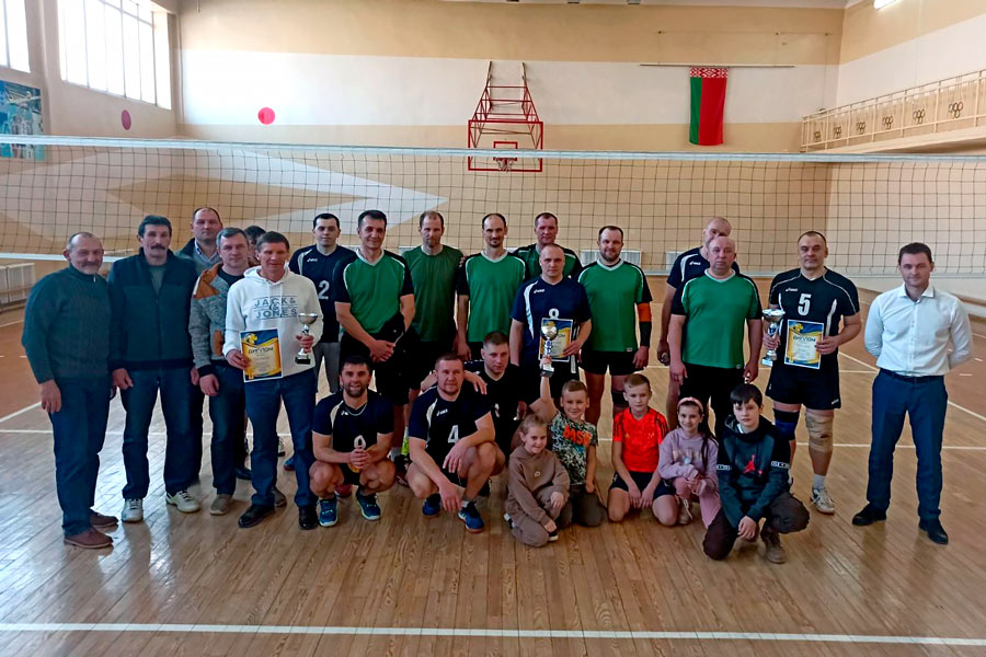 В Кобрине прошел 18 турнир по волейболу памяти Николая Напреева