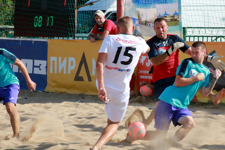 Футбольные «пляжники» из Кобрина завоевали бронзу чемпионата Беларуси