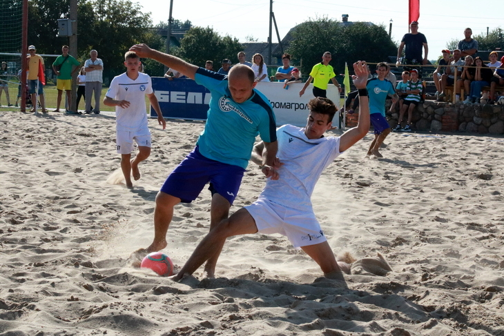 Футбольные «пляжники» из Кобрина завоевали бронзу чемпионата Беларуси