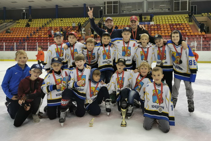 Хоккеисты кобринской ДЮСШ стали серебряными призерами турнира Zubr Cup в Бресте