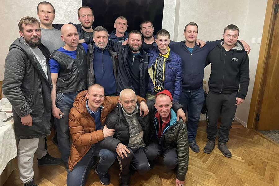 Белорусский дальнобойщик рассказал, как 13 водителей удерживали в Украине и как им удалось добраться до Бреста