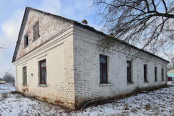В Кобрине по улице Калинина продается нежилое здание — 30 июля проведут электронные торги