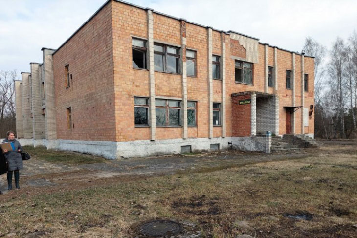 Кобринский РИК принимает предложения по вовлечению в хозоборот зданий школы и клуба в деревне Леликово