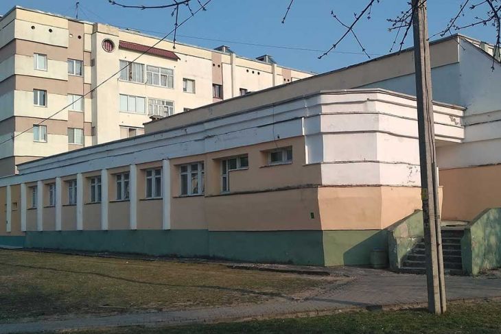Часть здания площадью более 700 кв.м в Кобрине предлагают купить или арендовать. Есть подвал