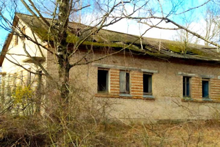 Кобринский РИК продает баню с пристройкой и склад в деревне Девятки