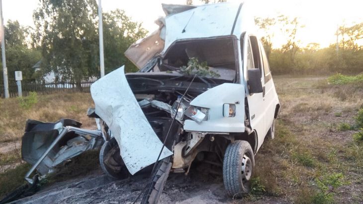 Пьяный 18-летний бесправник попал в аварию на микроавтобусе в Кобринском районе